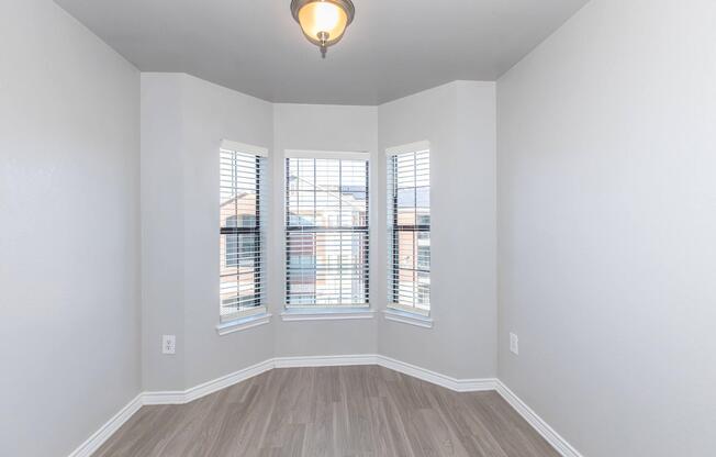 1 bed, 1 bath, 741 sqft, $1,099