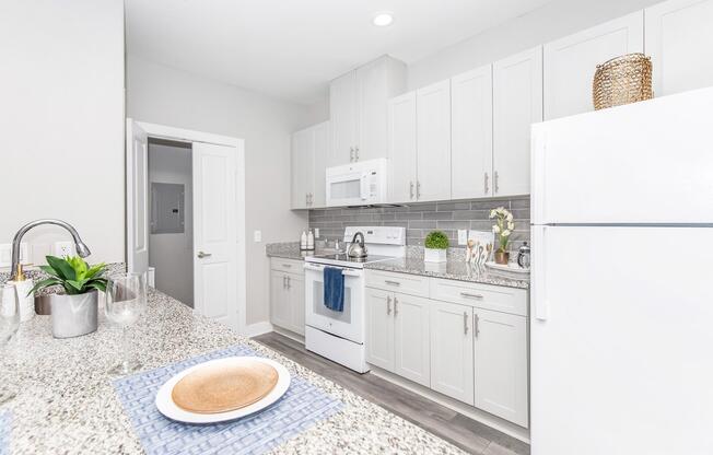 2 beds, 2 baths, 935 sqft, $1,375