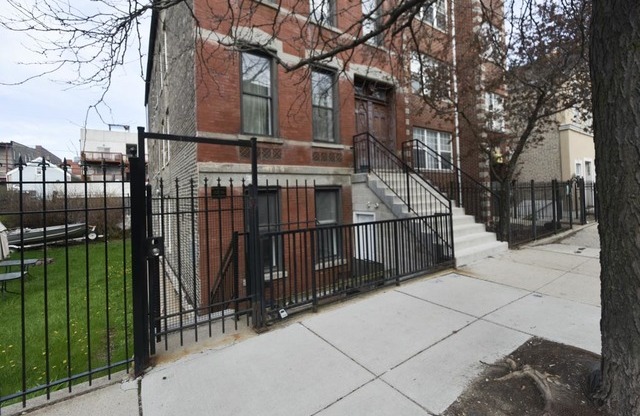 1248 N Greenview Ave F2