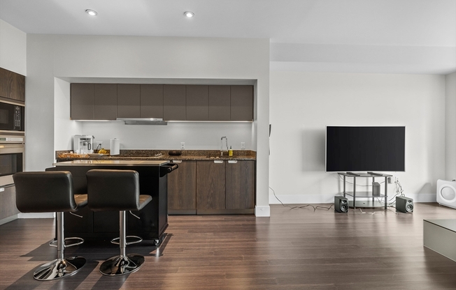 1 bed, 1 bath, 876 sqft, $4,250, Unit 19A