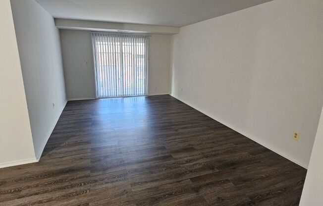 2 beds, 1 bath, 730 sqft, $1,205, Unit 4714-B