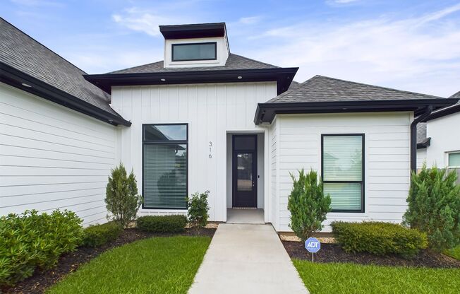 Luxurious 4 bedroom home available JANUARY 19th in Lafayette!