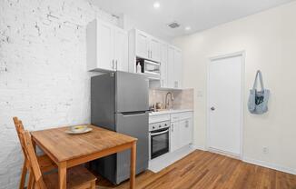 513 E 5 ST