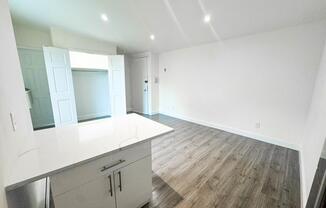 Studio, 1 bath, 300 sqft, $3,400, Unit 4-C