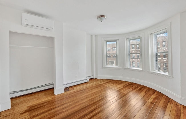 864 Huntington Avenue