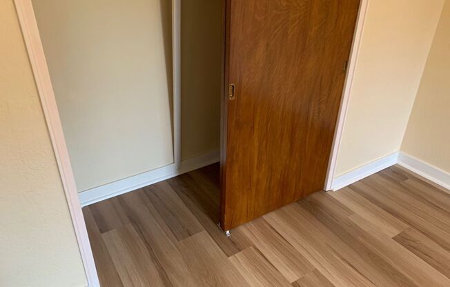 1 bed, 1 bath, 600 sqft, $1,239, Unit 5627 Rippey St. #B3