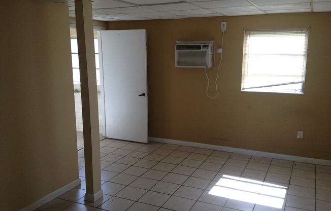 Large 4-2 house with central air and hookups for washer and dryer