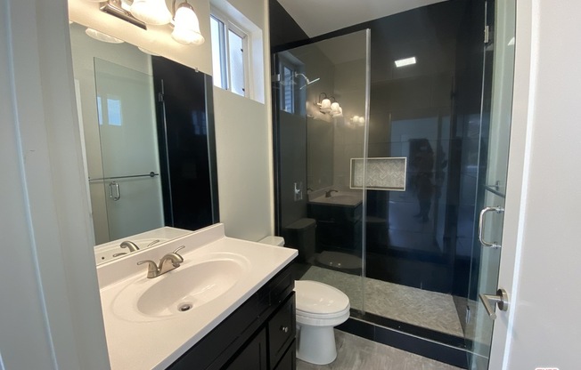 Studio, 1 bath, 425 sqft, $2,016, Unit 402