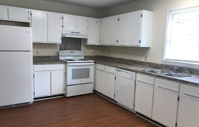 2 beds, 1.5 baths, $1,300, Unit 106