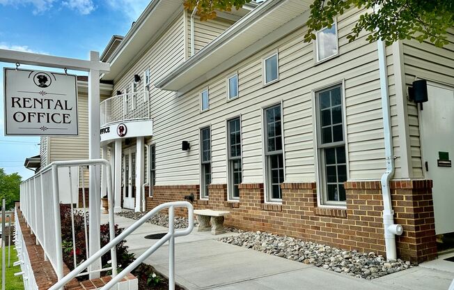2 beds, 1 bath, 1,000 sqft, $2,215, Unit 1906HR-102