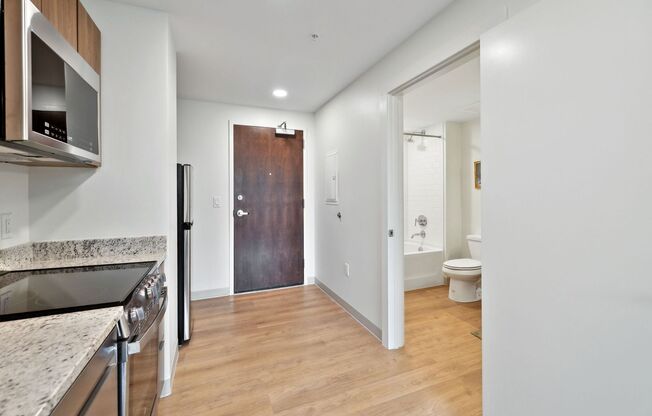 Studio, 1 bath, 397 sqft, $1,298, Unit 305