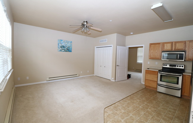 1 bed, 1 bath, $950, Unit 235 E Fountain Blvd