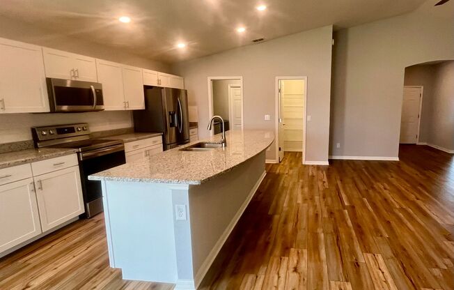 Beautiful 4-Bedroom Home in Saint Cloud – Apply by August 15th & Get $500 Off First Month’s Rent!