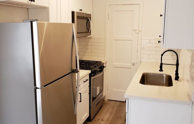 1 bed, 1 bath, $2,095, Unit 208