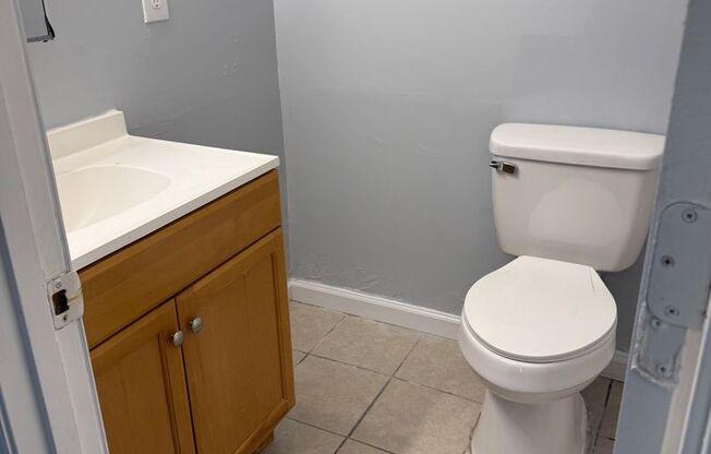 1 bed, 1 bath, 613 sqft, $850, Unit F4