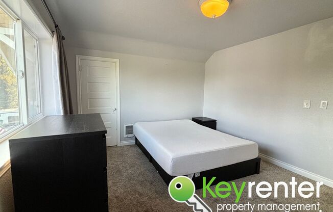 1 bed, 1 bath, 325 sqft, $900, Unit Unit 3