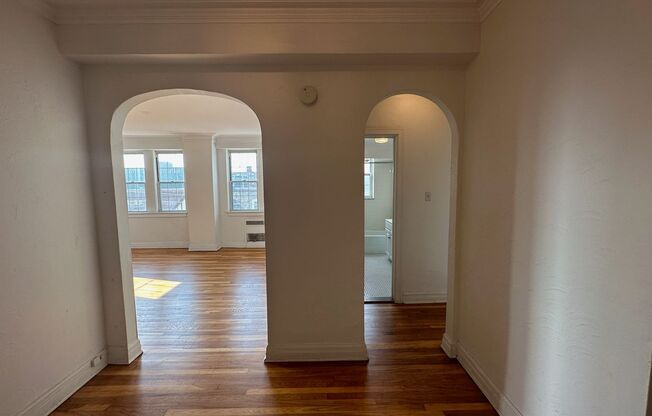 2 beds, 2 baths, 1,303 sqft, $2,165, Unit New King Edward  502