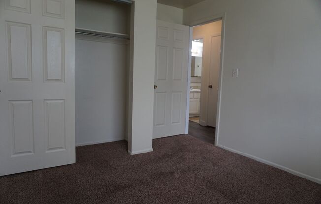 2 beds, 1 bath, 900 sqft, $1,090, Unit 8287