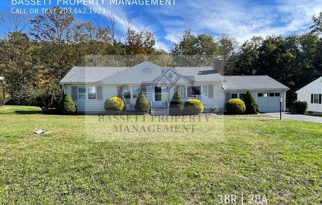 40 MACARTHUR DR