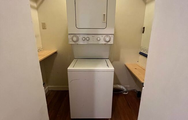 1 bed, 1 bath, $2,200, Unit Apt 2