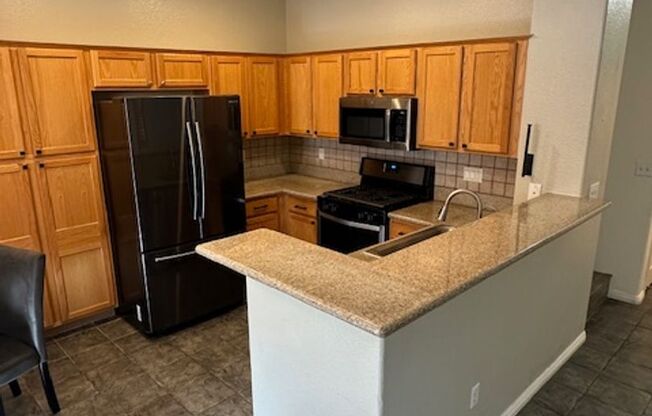 Backyard to the mountains! Gated, private parking