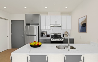 2 beds, 2 baths, $5,000, Unit PH-04