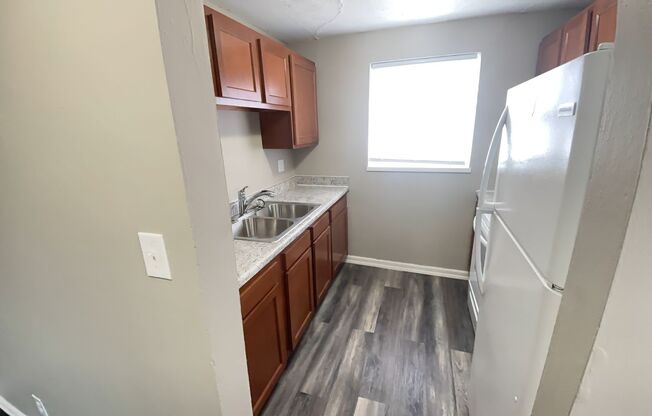 2 beds, 1 bath, $795, Unit #12