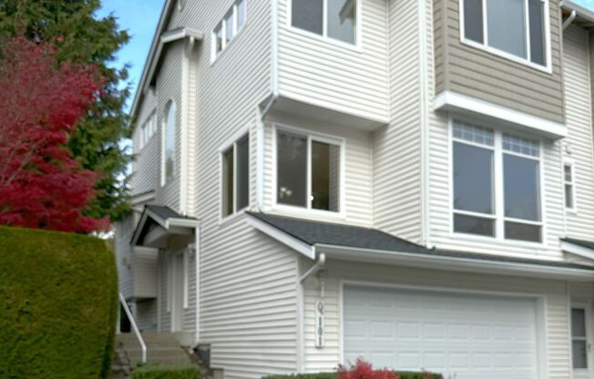 3 beds, 2.5 baths, $3,050, Unit UNIT #Q 101