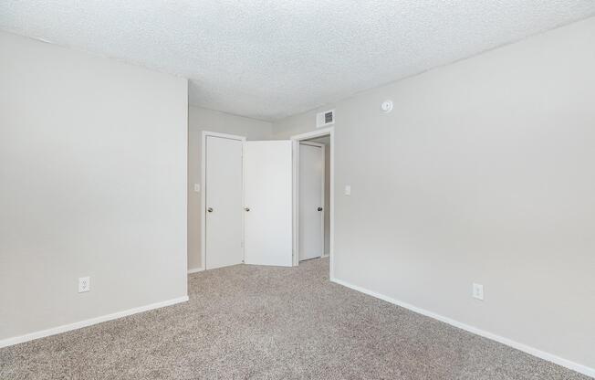 2 beds, 1 bath, 700 sqft, $1,130