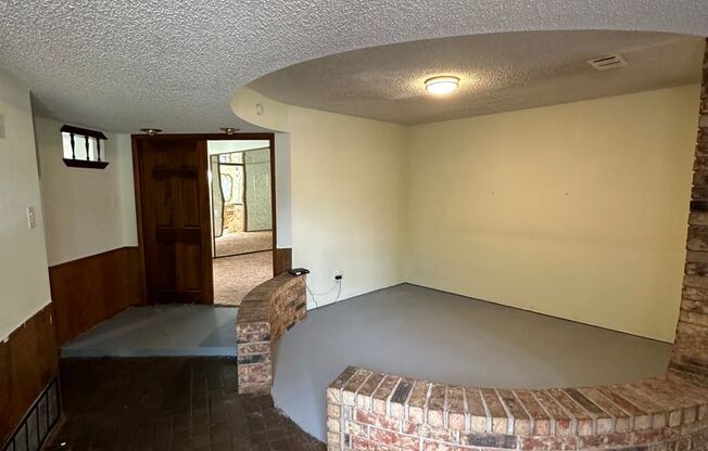 A Large 2 Bed with Sauna and walk in Jacuzzi! Large Rec Room!