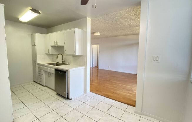 1957 Frank St / 2519 Virginia Ave