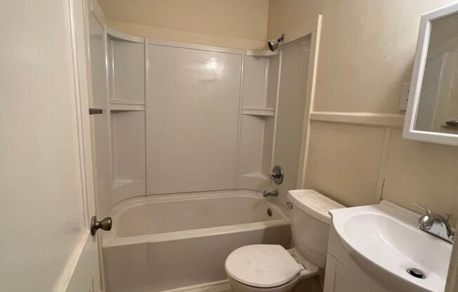 2 beds, 1 bath, $1,100