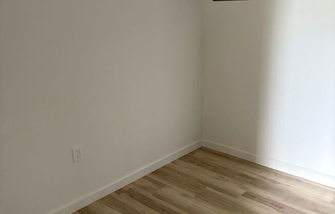 Newly Remodeled Charming 3bd2br Home!!