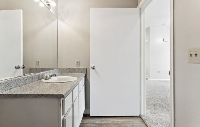 2 beds, 1 bath, 787 sqft, $1,082