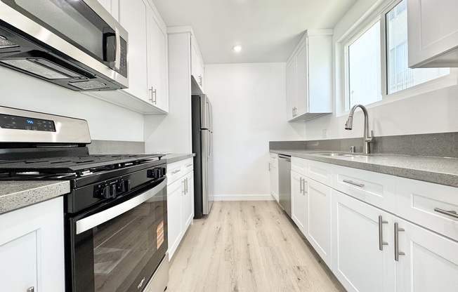 1206 S SHERBOURNE DR
