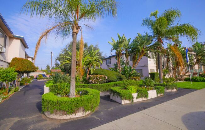 6944-6954 Coldwater Canyon Ave