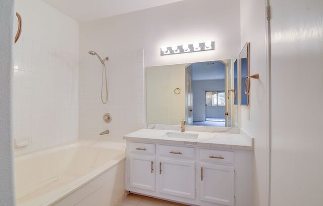 2 beds, 2 baths, $1,700, Unit # 41 2067