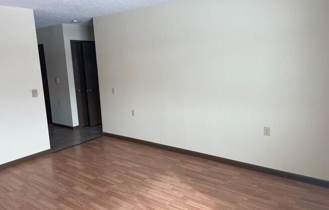 1 bed, 1 bath, $425, Unit 4