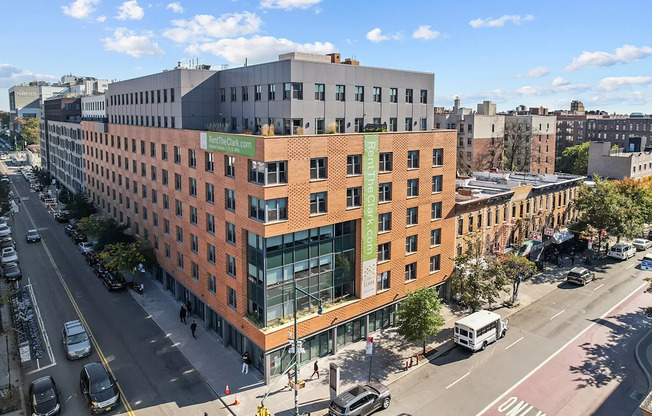 2 beds, 1 bath, $4,250, Unit 221A