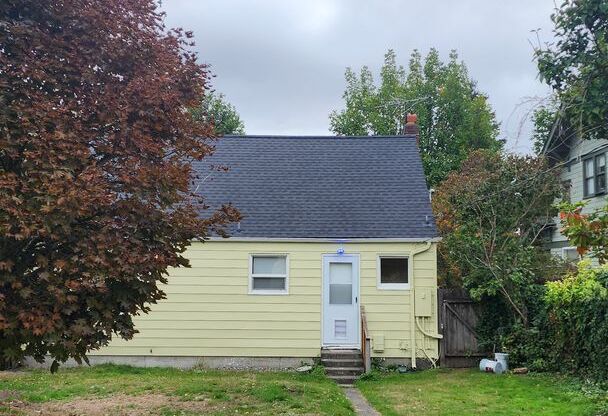 3 beds, 1 bath, $2,295