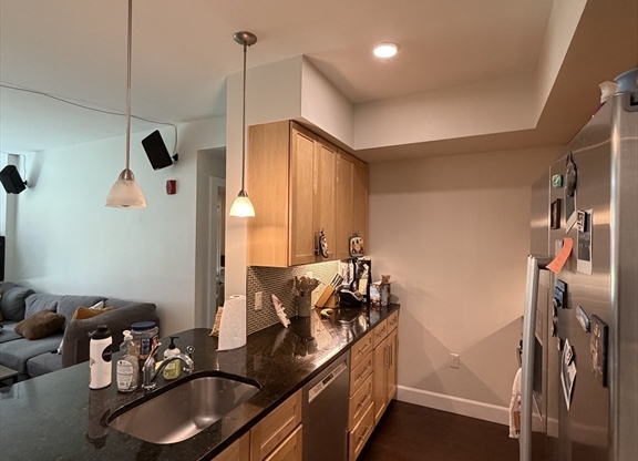 1 bed, 1 bath, 751 sqft, $3,000, Unit 205