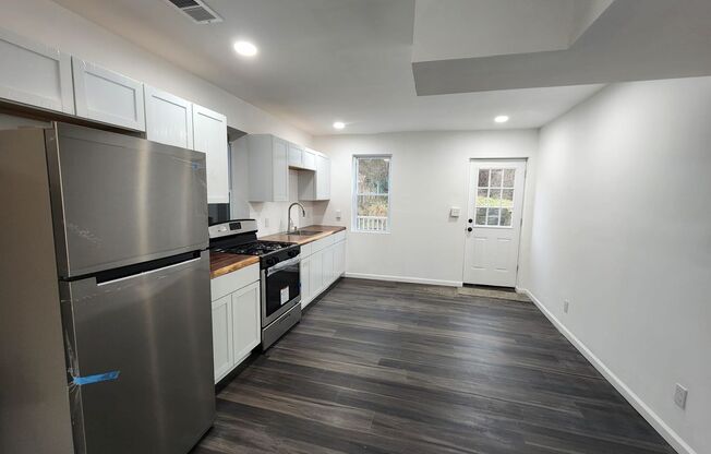 2 beds, 1 bath, $1,150, Unit Unit 2