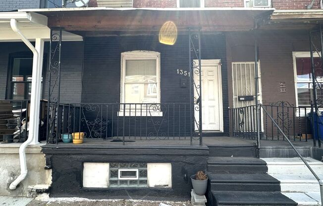 Stunning 2-Bedroom Townhome in South Philadelphia! Available NOW!