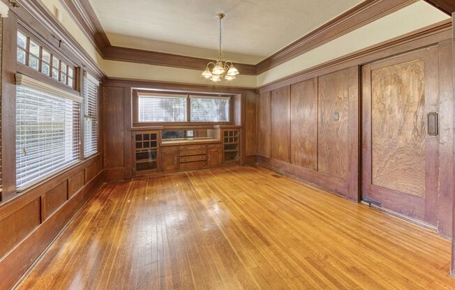734 E Peralta