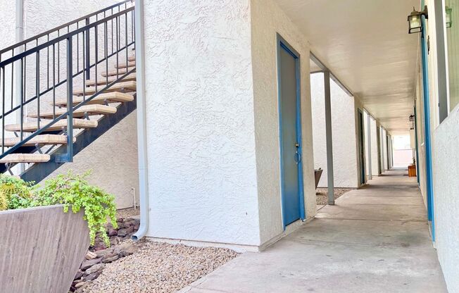 *MOVE IN SPECIAL* Downtown Phoenix Living at The Palms Downtown - Remodeled 2 Bed 1 Bath Apartment Close To Everything!