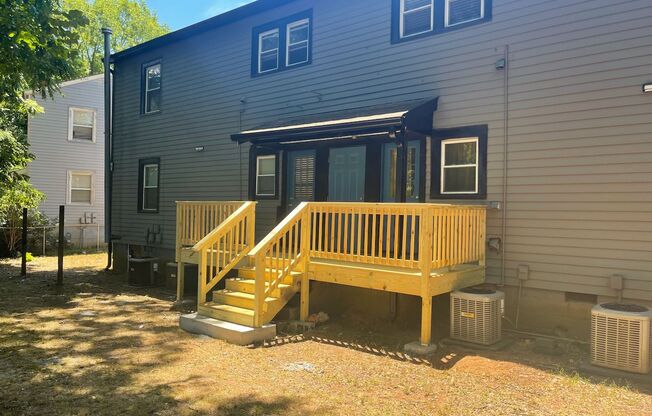 587 COLONIAL CIR SE