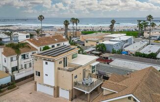 Furnished Stunning 3bd/ 3ba Ocean Beach detached house 1 block from the beach & restaurants!