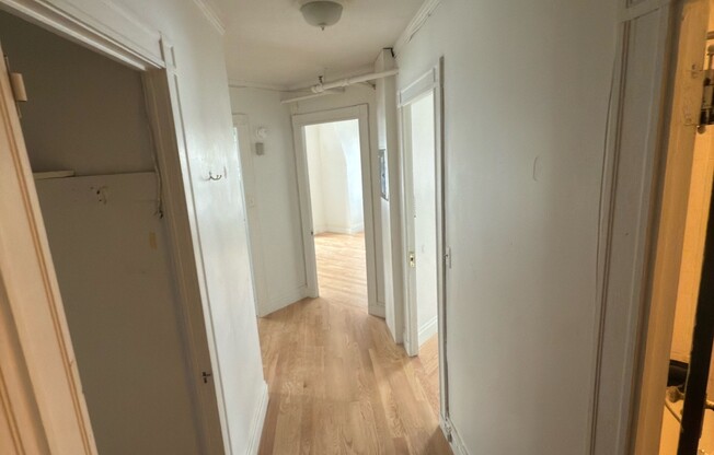 3 beds, 1 bath, 808 sqft, $5,200, Unit 820