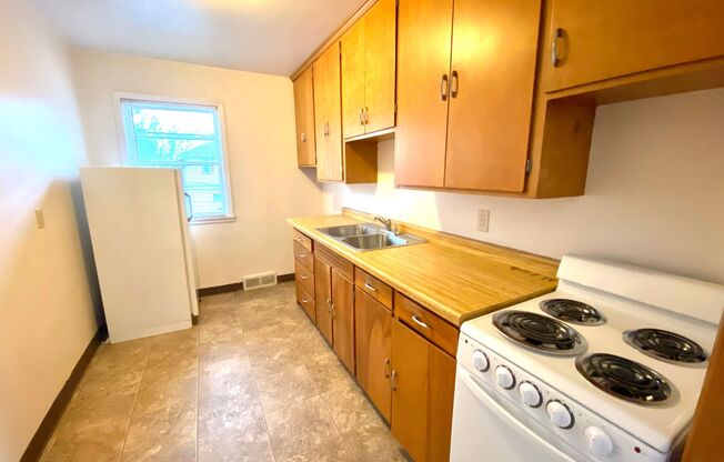 1 bed, 1 bath, 700 sqft, $725, Unit Apt 5