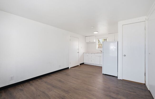 1 bed, 1 bath, 300 sqft, $800, Unit 1109 N Scott Avenue #7